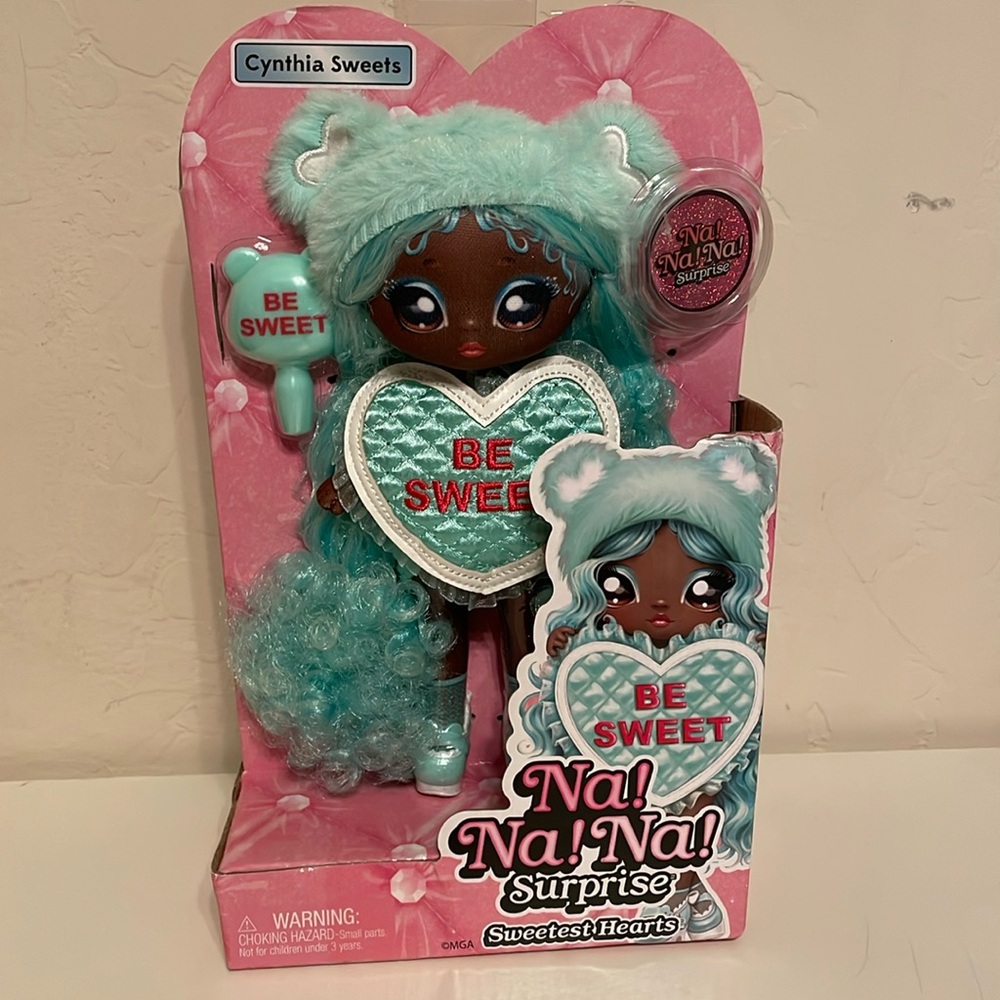 Na! Na! Na! Surprise Cynthia Sweets doll.